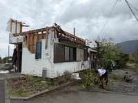 八丈島の〝町中華〟として人気の店「菜々屋」も台風で被災して損壊した（写真提供・畑中葉子）