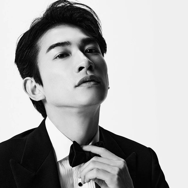 1　「師走」のタキシードは高揚と洗練を