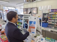 アバター接客導入の実証実験（提供 ローソン）