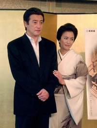 神田正輝と池上季実子＝2004年