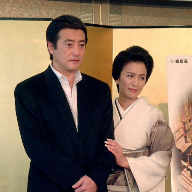 神田正輝と池上季実子＝2004年