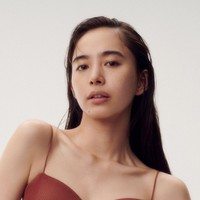 ワコールの直営ブランド「AMPHI（アンフィ）」のブラトップを着用した井桁弘恵