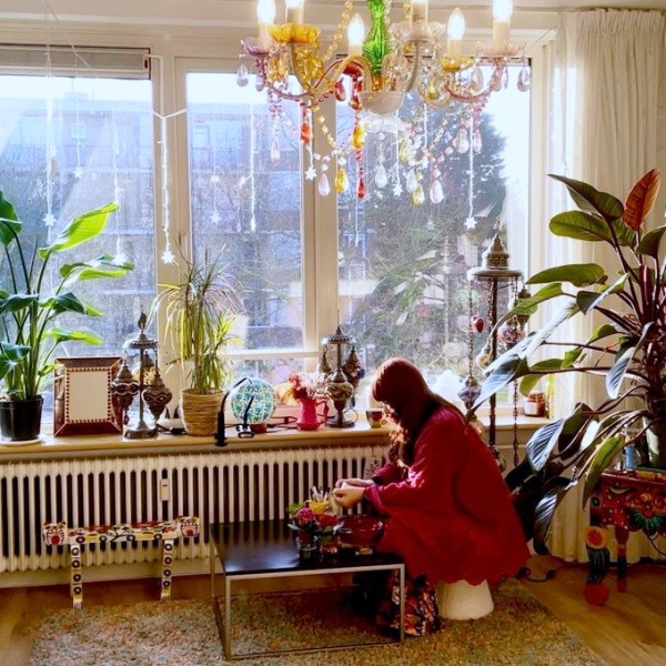 泥だんご作りに没頭する山田さん（画像提供：noriko 世界泥だんご協会会長（仮）さん）