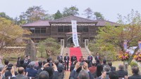 旧吹屋小学校で行われた記念式典の様子