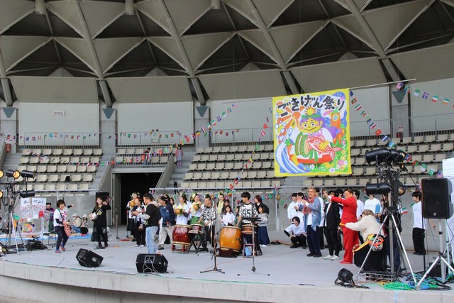 2024年第1回「ごきげん祭り」のステージ（画像提供：西村美保）