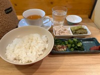 紅茶も緑茶も元は同じ茶葉だし…（カミムラさん提供）