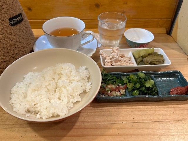 紅茶も緑茶も元は同じ茶葉だし…（カミムラさん提供）