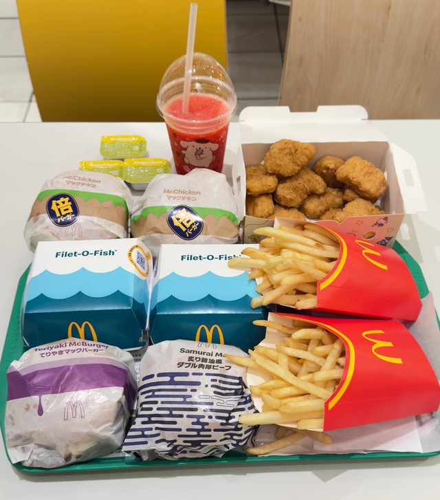 別の日の夕食～マックで一人パーティー　税込3900円～／トラネコさん（@FIRE60028219）提供