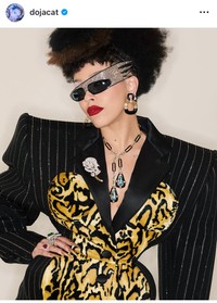 マーク・ジェイコブス氏が手がけた衣装　ドージャ・キャットのインスタグラム＠dojacatより