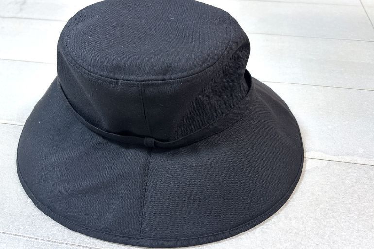 完全遮光ハットの最高峰では？ サンバリア100の「1万円の