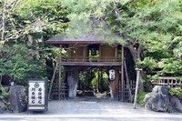 修繕が完了した「騎牛門」