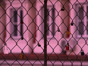 ビールを飲み配信する美容系ユーチューバーの衝撃で、ピンクが日常に