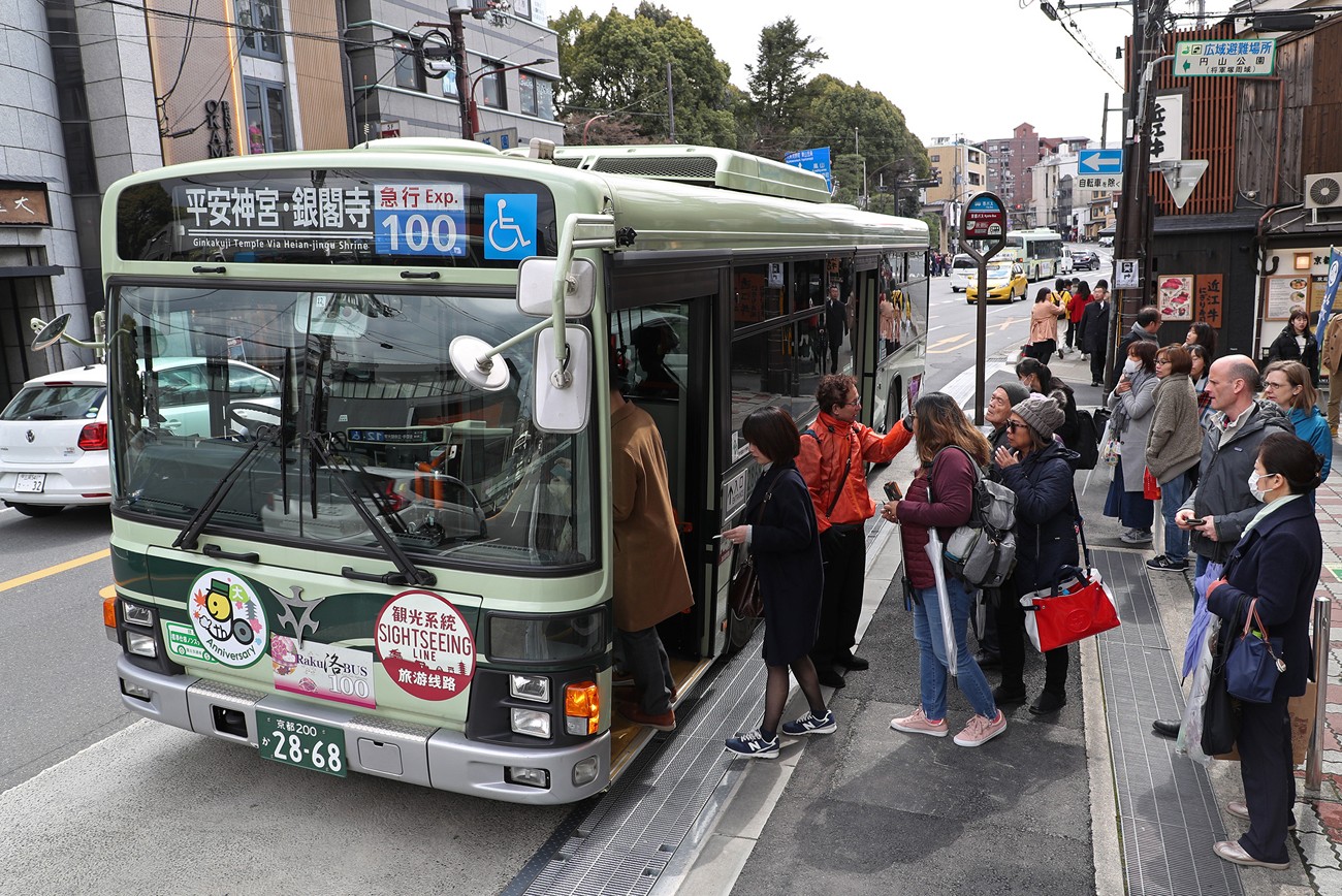 バスは前乗り？後ろ乗り？ 東西で異なる謎 「後乗り」主流の関西で 