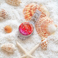 アイスウォッチ新作「アイス クリアサンセット」のピンク（ビヨンクール提供）