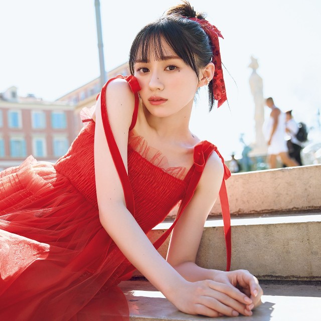 川﨑桜（乃木坂46）1stソロ写真集「エチュード」楽天ブックス版の裏表紙（撮影：須江隆治）