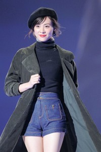 神戸コレクションに登場した安座間美優=2015年