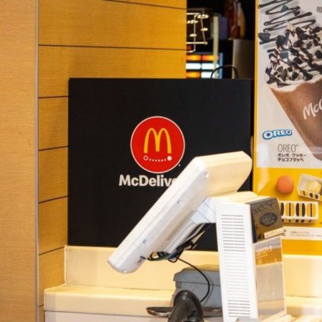 マカロンなどスイーツも楽しめる「マックカフェ（McCafé）」 ※画像はイメージです（Henry Saint John／stock.adobe.com）