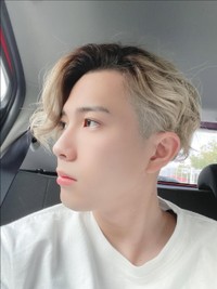 学生時代の写真。爽やかな横顔が印象的で、現在のワイルドな雰囲気とのギャップに驚く人も／舛谷さん（@mad_froggy513_2）提供