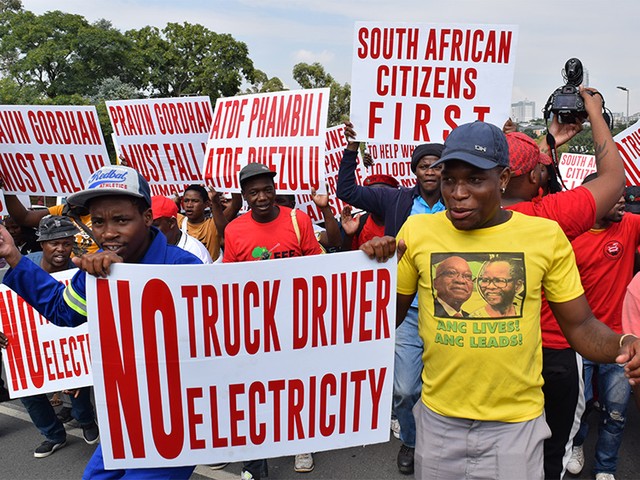 南アフリカで続く計画停電　信号も冷蔵庫も使えず　電力会社と政治家は癒着