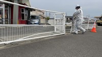 スーパー駐車場のフェンスに車が衝突　運転手が重体　香川・高松市