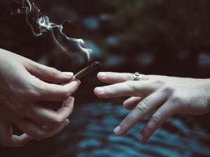 「完璧なママ」だった母がタバコを吸ったとき、私も気が楽になった