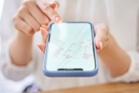 非常時にお互いの居場所が分かるのは便利という声も　※画像はイメージです（maru54@stock.adobe.com）