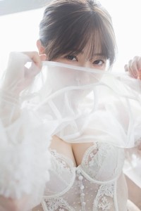 写真集『塩見きら1st写真集　きらららぽん』を発売する塩見きら（撮影：藤本和典）