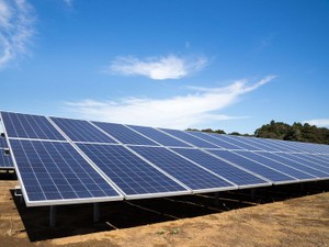 相続した土地で太陽光発電に投資するメリット・デメリット