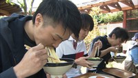 讃岐うどん人気は不滅!?ゴールデンウイークの有名うどん店には長～い行列