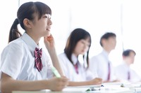 透けにくいインナーの色は？※画像はイメージです（milatas/stock.adobe.com）