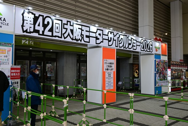 開場を待つ入場ゲート