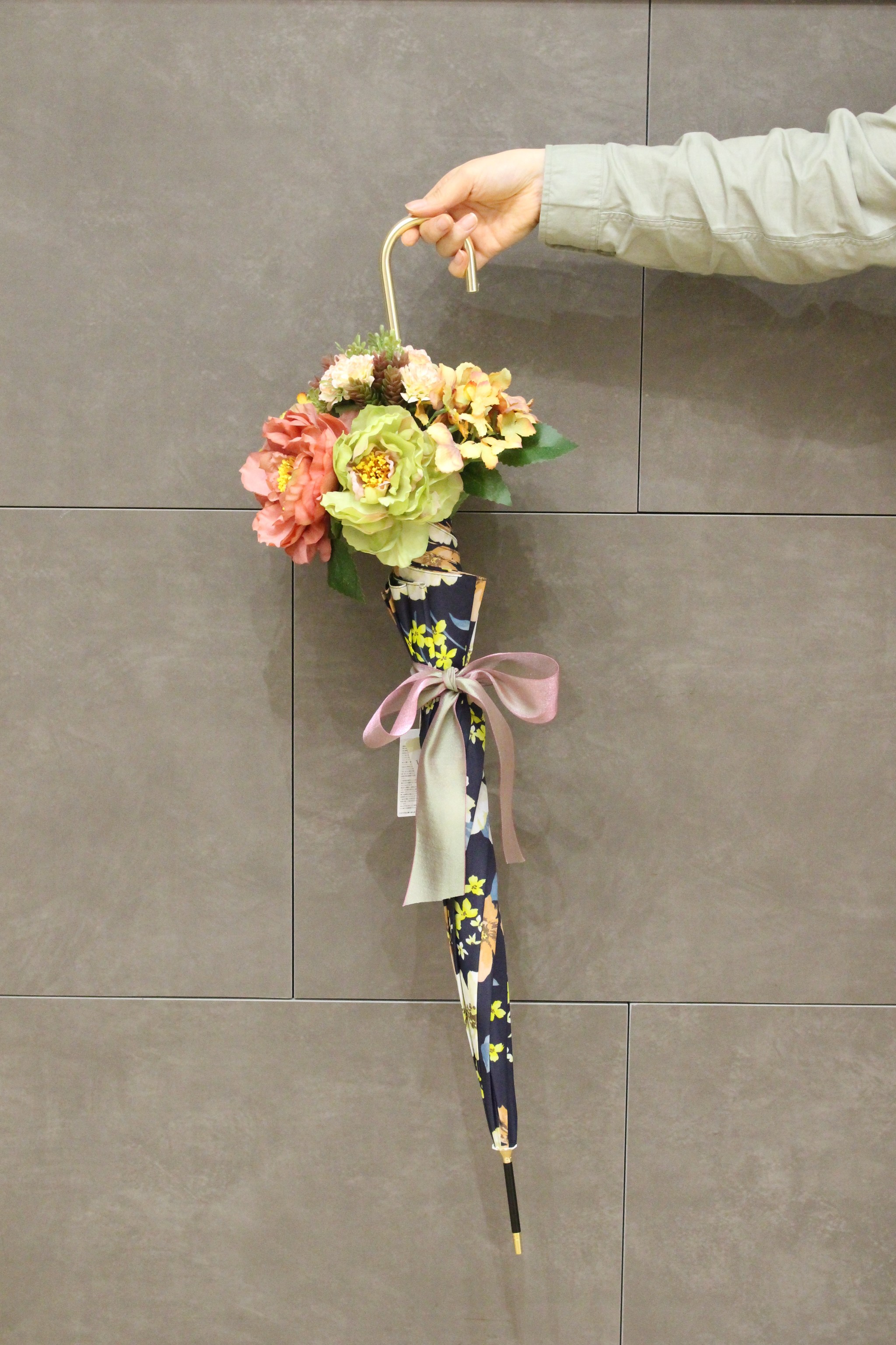 使ってよし、飾ってよし。「お花」×「傘」のコラボレーション