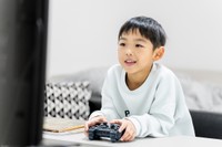 ゲームをする子ども※画像はイメージです（Trickster*/stock.adobe.com）