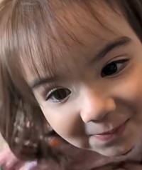 はっきりとした目鼻立ちは赤ちゃんの頃の面影が残ります／あんびーずチャンネル（@ambeeschannel）提供