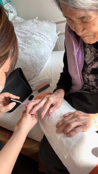 「色選びやシール選びも楽しみながら、“きれいになるかな”と心が弾む時間」／和田さん（@yukiko10130104）提供