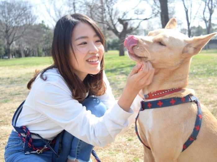 桑原みずきさんと愛犬の友美