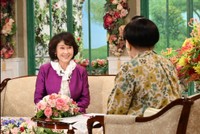 「徹子の部屋」 (右から)黒柳徹子、沢田亜矢子＝テレビ朝日提供