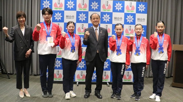 エアロビックの世界大会出場へ　OSKスポーツクラブの選手が岡山市長を表敬