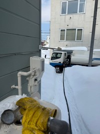 灯油タンクまでの通路が雪かきされた様子／投稿主さん提供