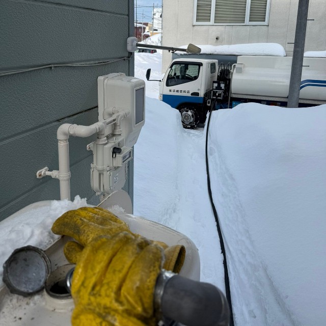 灯油タンクまでの通路が雪かきされた様子／投稿主さん提供