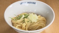 噛むとほんのりカボチャの甘みが感じられる　1月限定の「カボチャ味の麺」