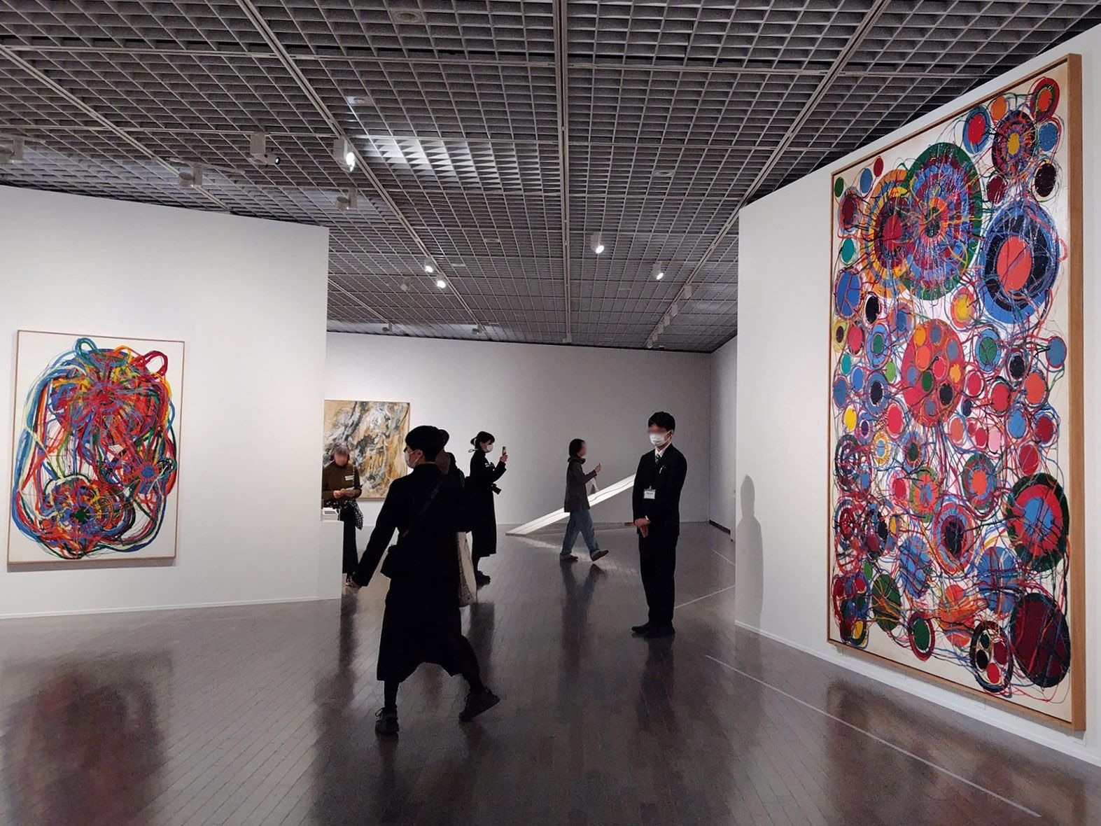 大胆で繊細な魅力放つ、圧巻の14人 「アンチ・アクション 彼女たち