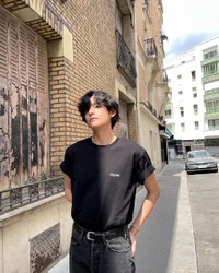BTSのVは未公開動画や写真をストーリーズで投稿した（出典：V Instagram）