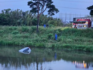 運河に車が転落　運転していた高齢男性に大きなけがなし　宮城・石巻市