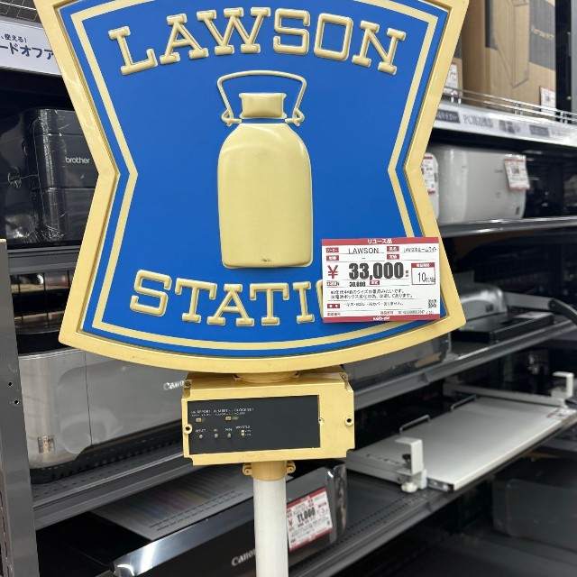 売り場に置かれていたローソンの看板風ルームランプ／ナイトメアさん（@Nightmaregameb）提供