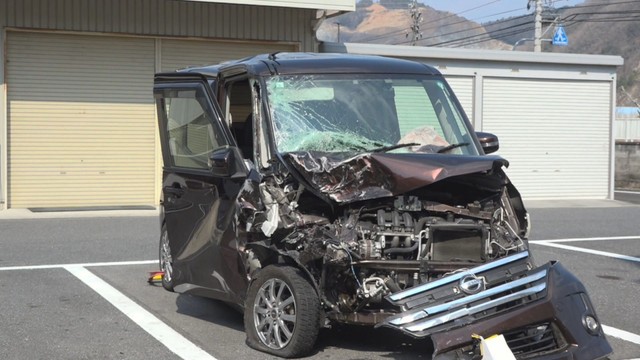 親子が乗っていた軽自動車　岡山北警察署