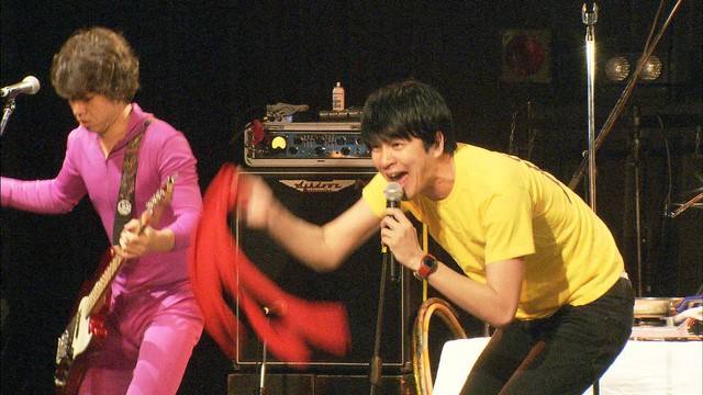 商店街でロックフェスティバル100組のバンドが出演、若者でにぎわう　香川・高松市