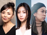 短編映画を製作する（左から）松田美由紀さん、ＭＥＧＵＭＩさん、佐渡恵理さん（©２０２５　ＯＫＡＹＡＭＡ　ＦＩＬＭ　ＰＲＯＪＥＣＴ）