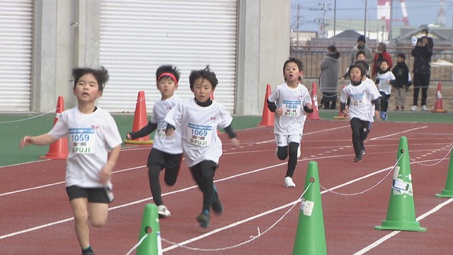 ちびっこ健康マラソン大会　ピカラスタジアム　丸亀市金倉町