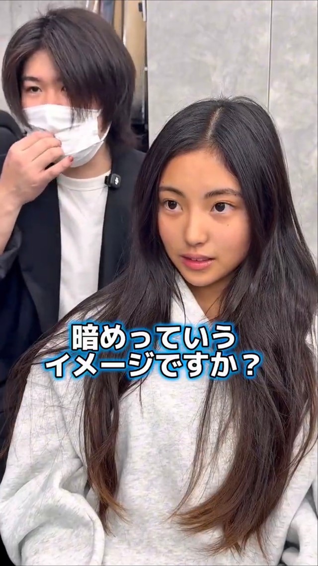 イメージの方向性を確認するカウンセリングの様子／ISSEIさん（@balayage_issei）提供